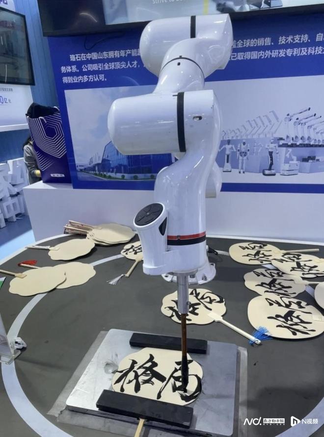 成文创顶流?AI+版权如何焕新意?AG真人平台版博会观察:冰箱贴凭啥(图5) 成文创顶流?AI+版权如何焕新意?AG真人平台版博会观察:冰箱贴凭啥(图5)