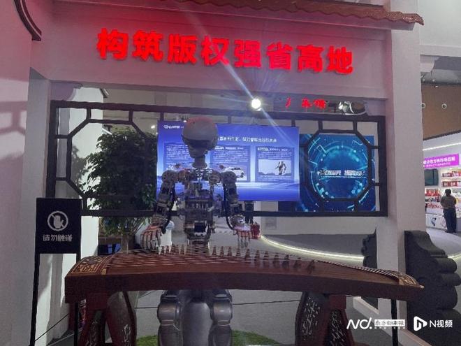 成文创顶流?AI+版权如何焕新意?AG真人平台版博会观察:冰箱贴凭啥(图4) 成文创顶流?AI+版权如何焕新意?AG真人平台版博会观察:冰箱贴凭啥(图4)